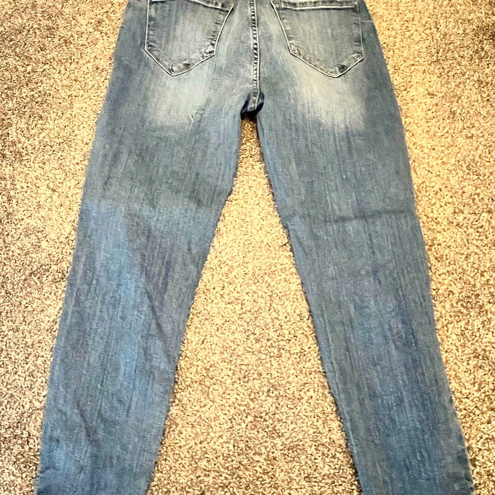 Kenzie Skinny Crop Jeans. Size 8/29. Pre-worn. Good condition.